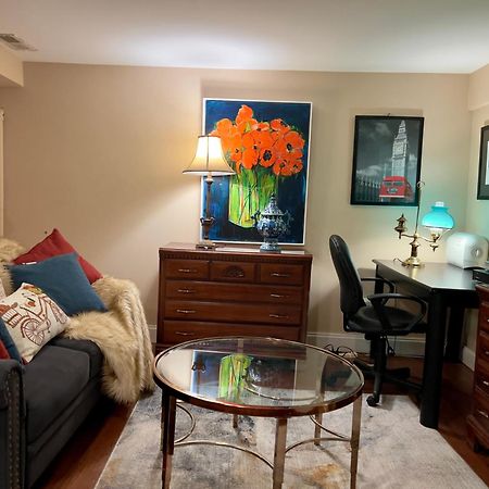 Charming 1-Bedroom Basement Close To Dc Pets Allowed อาร์ลิงตัน ภายนอก รูปภาพ